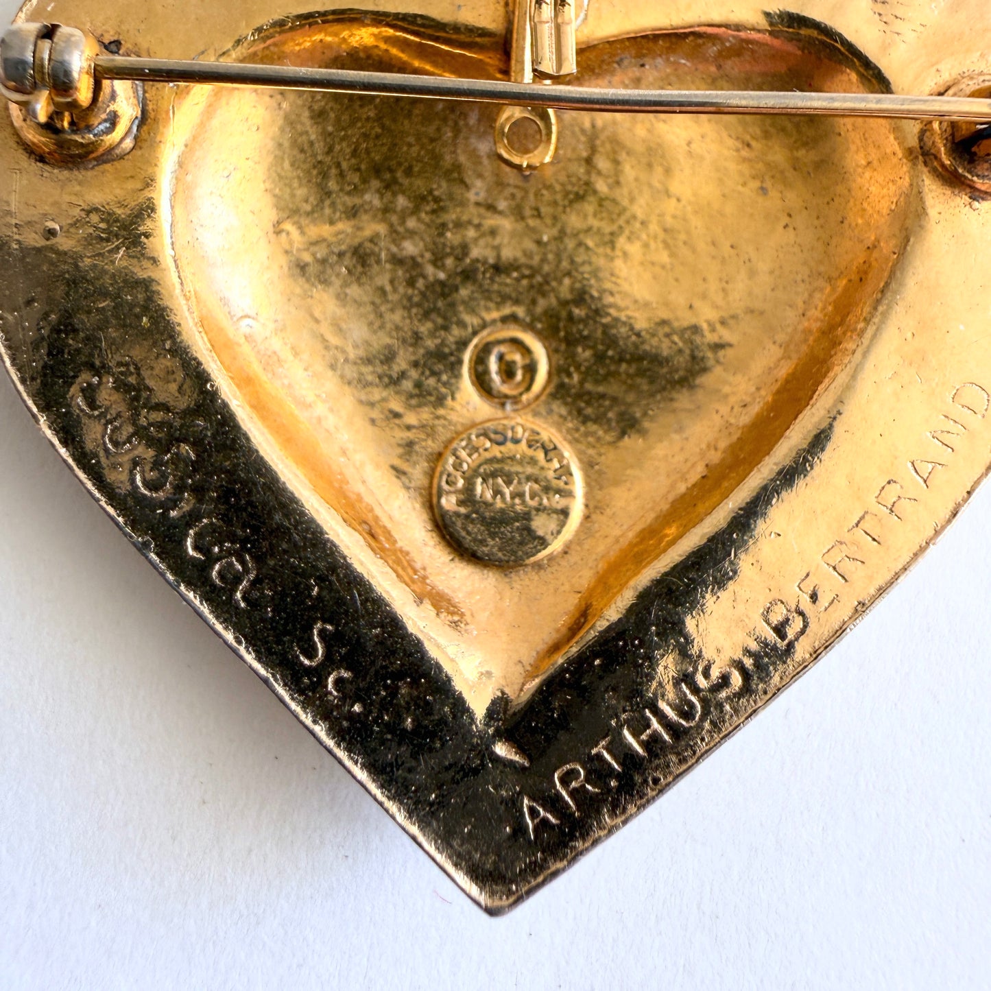 Vintage Accessocraft French Love Token Heart Brooch Pendant – “Un Peu Beaucoup Passionnément” Gold Tone Statement
