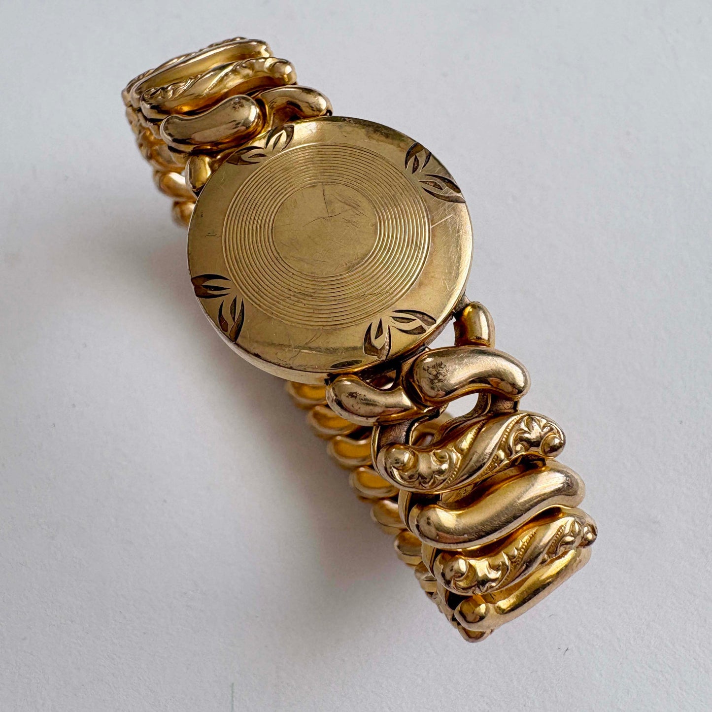 Vintage American Queen Pitman & Keeler Sweetheart Expansion Bracelet – Guilloché Center
