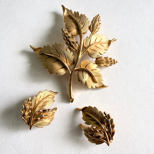Crown Trifari Golden Berries Demi Parure Signed 1960s Leaf Spray Brooch Earrings
