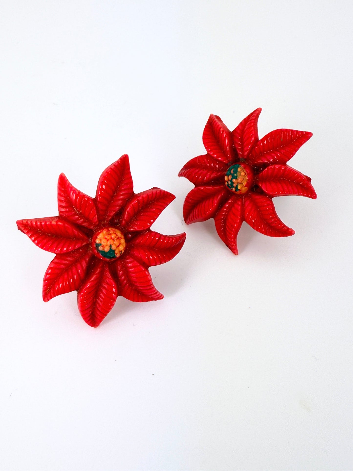 Vintage Red Poinsettia Christmas Earrings – Plastic Screw-Back Holiday Jewelry