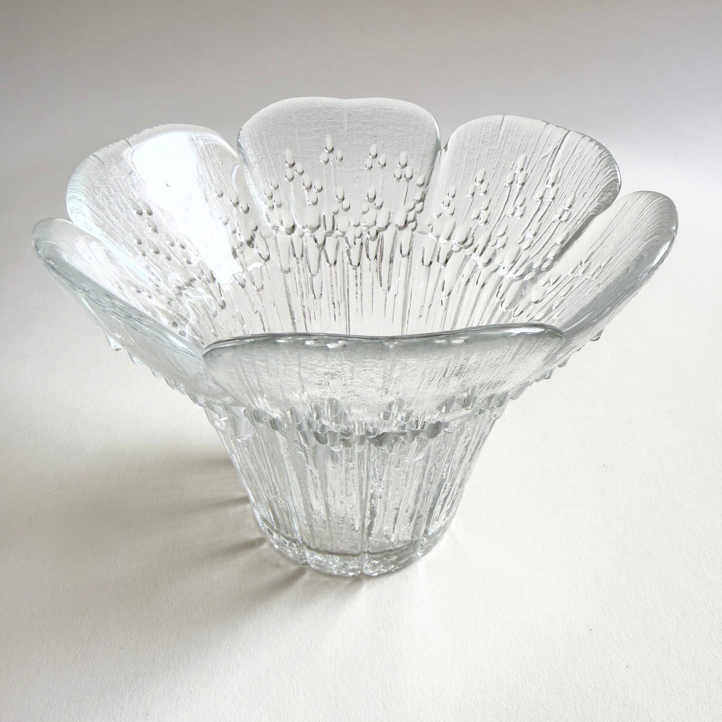 Finnish Lasisepät Mäntsälä Heinä glass vase or bowl, designed by Pertti Kallioinen in the 1970s.