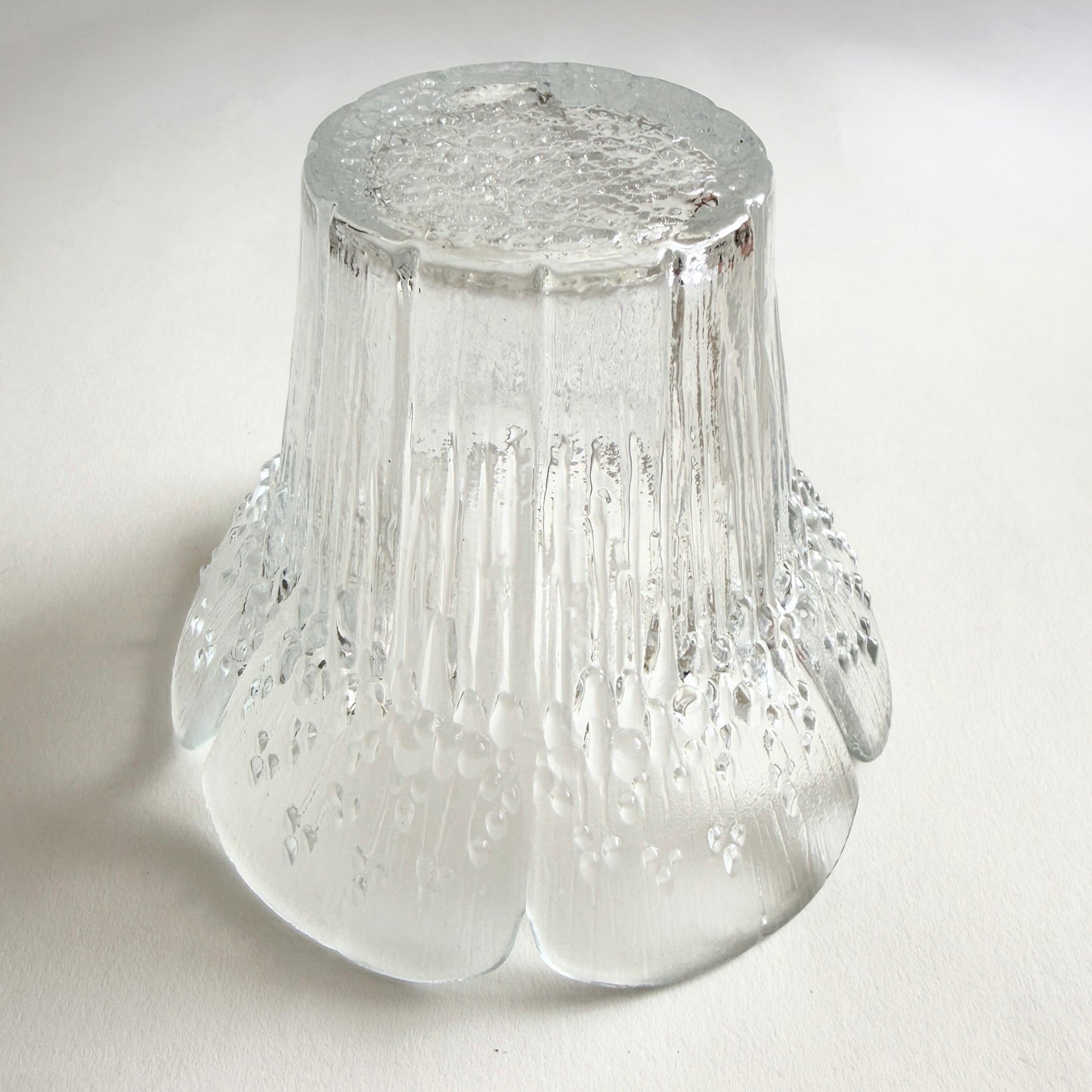 Finnish Lasisepät Mäntsälä Heinä glass vase or bowl, designed by Pertti Kallioinen in the 1970s.