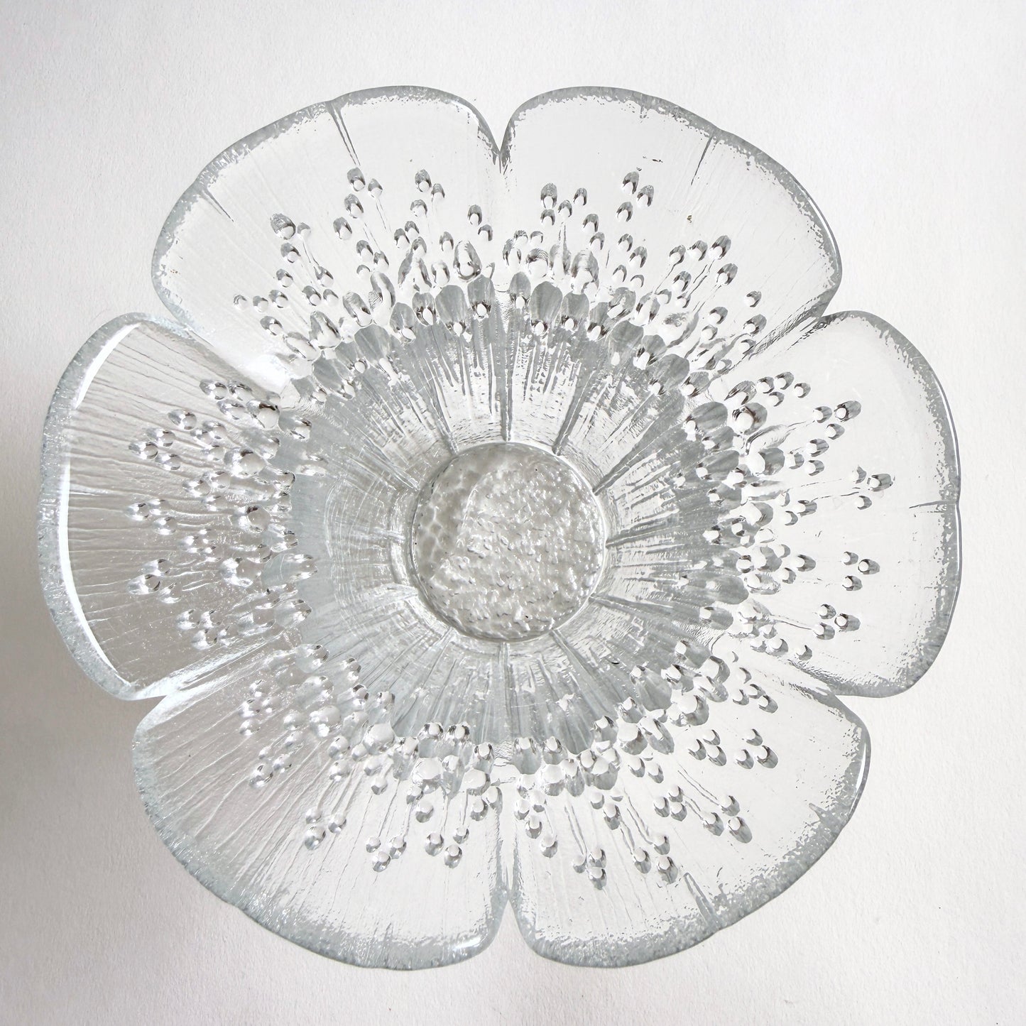 Finnish Lasisepät Mäntsälä Heinä glass vase or bowl, designed by Pertti Kallioinen in the 1970s.