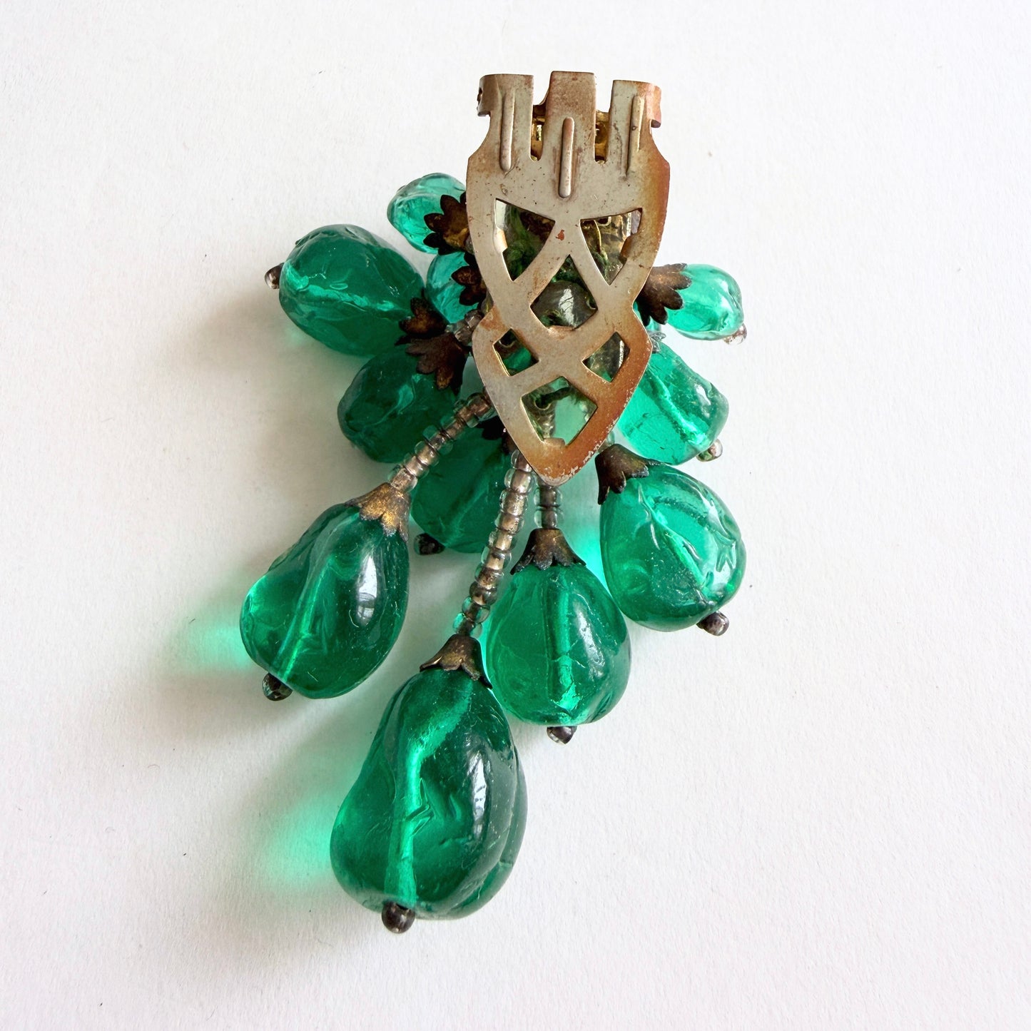 Vintage Czech Green Glass Cluster Fur Clip – Bohemian Molded Glass Grape Brooch