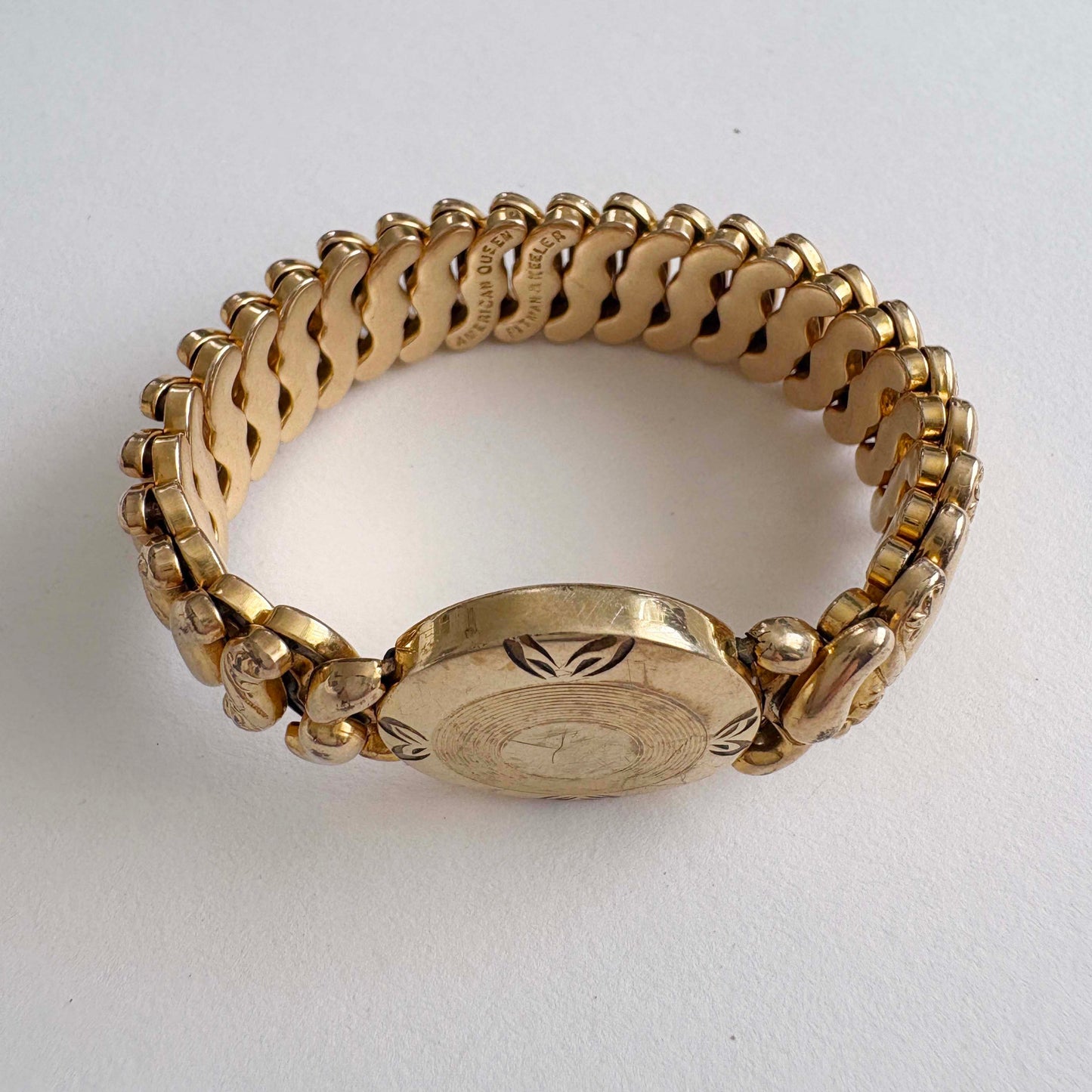 Vintage American Queen Pitman & Keeler Sweetheart Expansion Bracelet – Guilloché Center