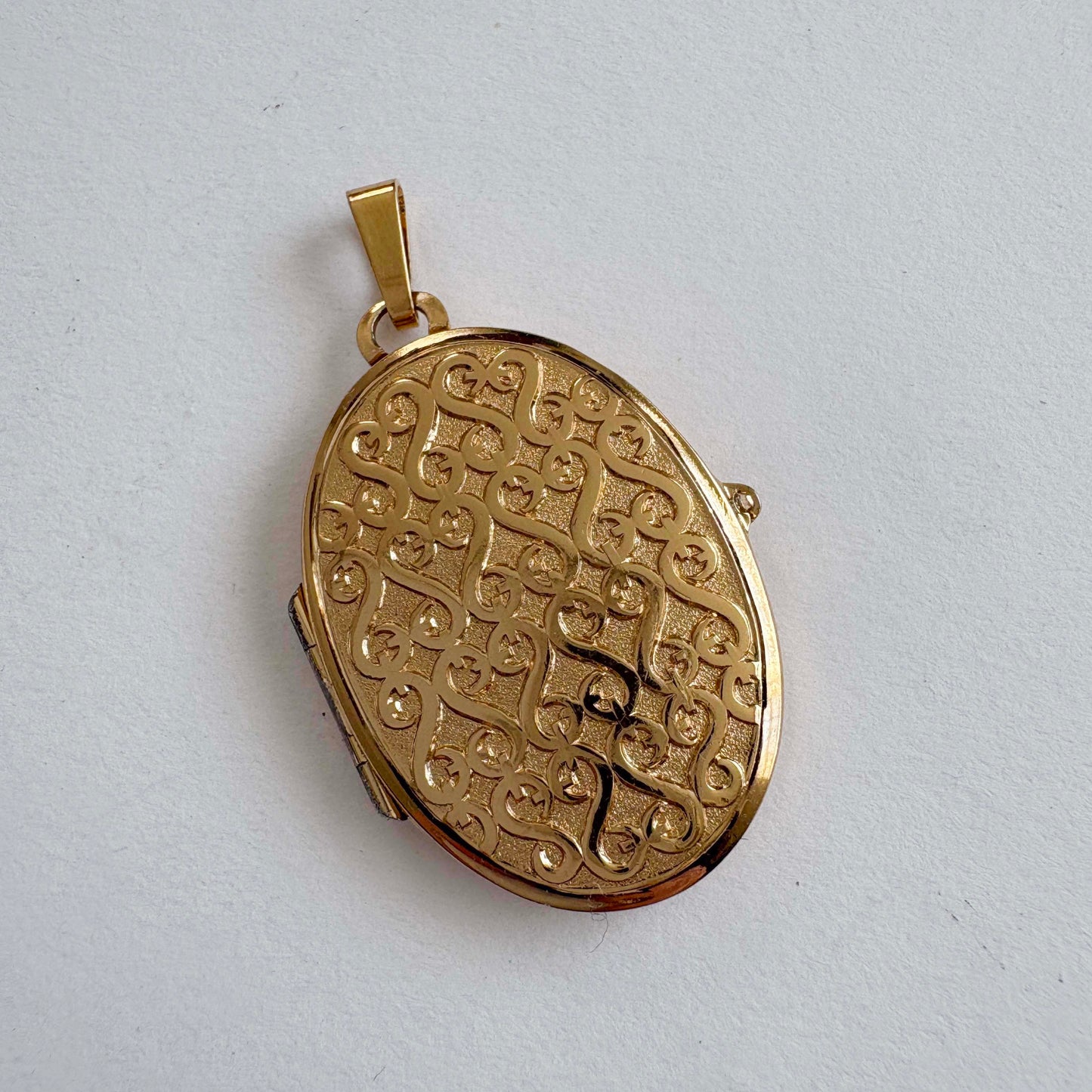 Vintage Monet Gold-Tone Oval Locket Pendant 1980s
