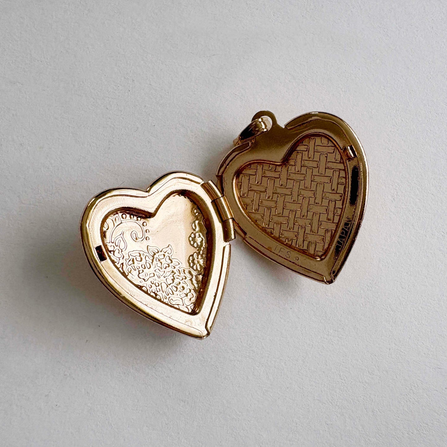 Vintage Heart Locket Gold-tone