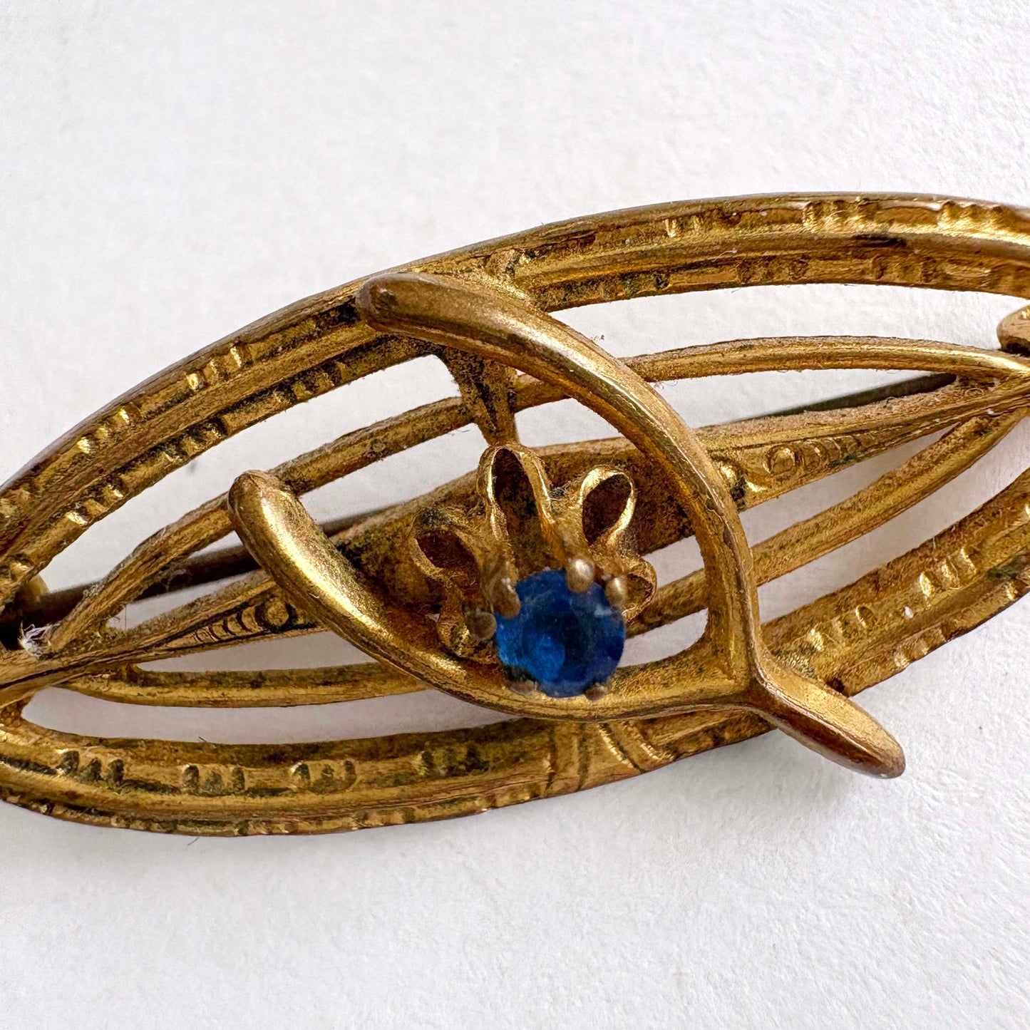 Antique Edwardian Wishbone Brooch Gold Tone with Sapphire Blue Stone c.1900–1920