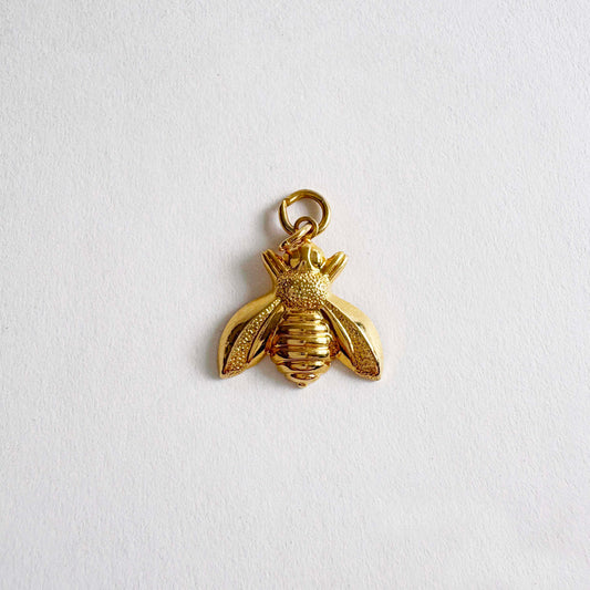 Vintage gold-tone bumble bee charm pendant with textured wings and polished body, 1980s jewelry