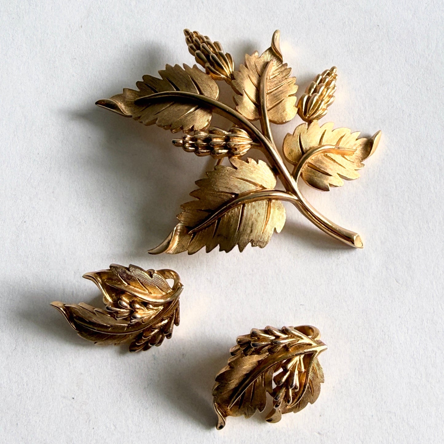 Crown Trifari Golden Berries Demi Parure Signed 1960s Leaf Spray Brooch Earrings