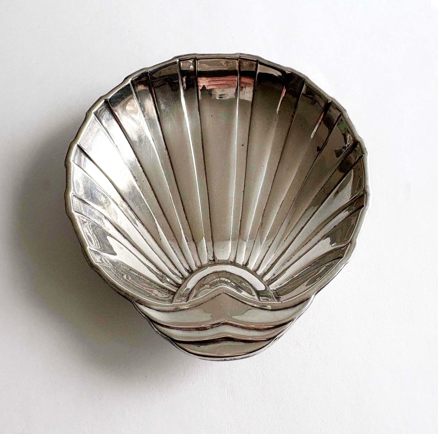 Top-down view of the 'Aegis' Art Deco shell-shaped dish by F.B. Rogers, featuring architectural fan-like ribbing.