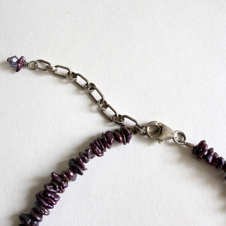 Detailed view of the high-luster merlot pearl chips and the .925 sterling silver lobster clasp and extender chain.